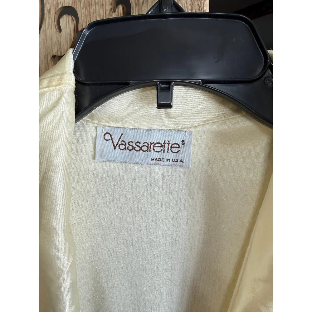 Vintage Vassarette Ivory Velour Robe Lace Trim‎ USA Made Womens SM